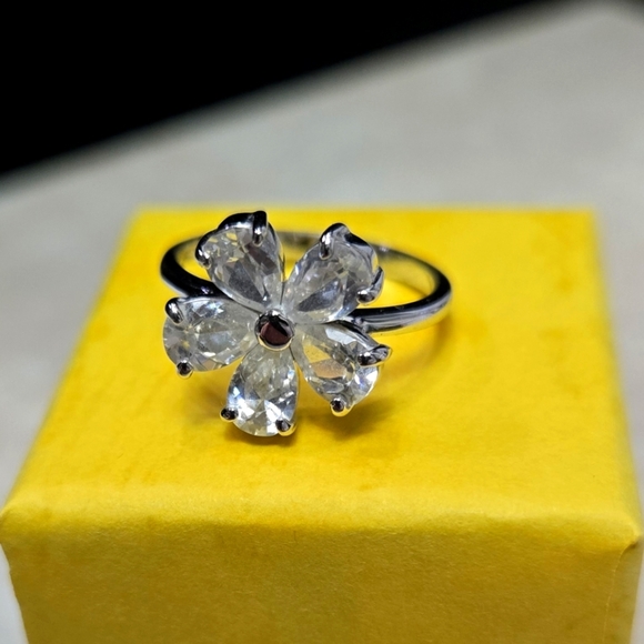 Silver 925 Rhinestones Floral Ring Size 6 Weigt 2g - Picture 4 of 17